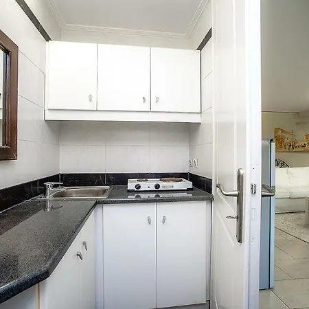 Urban Living City Hostel-Adults Only *